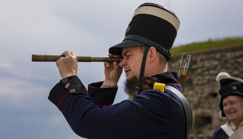 Twierdza Srebrna G&oacute;ra. Przewodnik w stroju historycznym