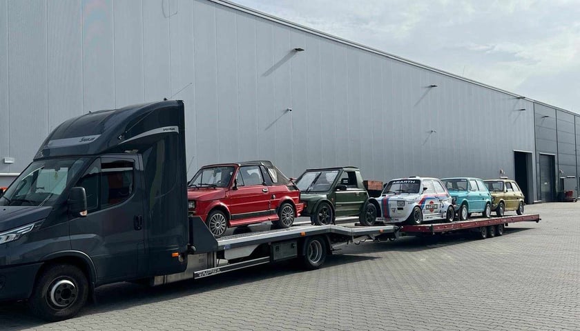 Ewakuacja eksponatów z Muzeum Motoryzacji WENA w Oławie