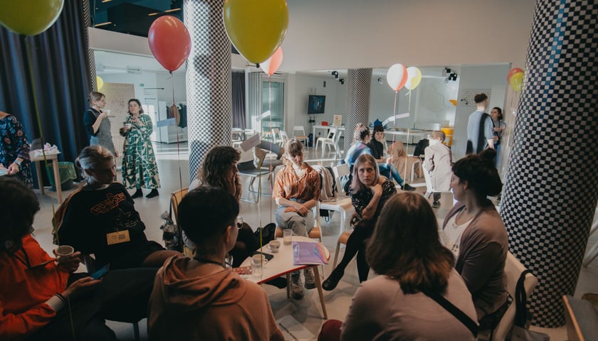 Dyskusja na temat Sztuki Sąsiedztwa we Wrocławskim Instytucie Kultury przy ul. Świdnickiej, rok 2023