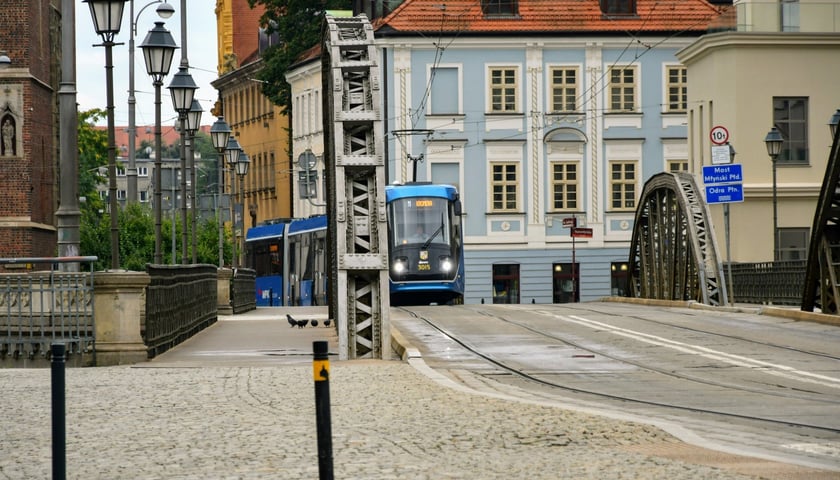 Zdjęcie ilustracyjne - tramwaj na Starym Mieście