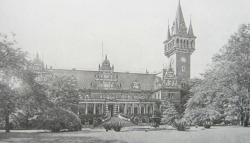 Rezydencja Juliusa Schottländera na Partynicach. Widok od strony północnej. Rok 1909. Zdjęcie archiwalne