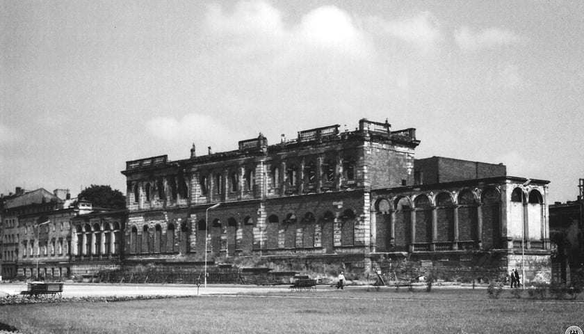 Ruiny Zamku Królewskiego przy pl. Wolności. Rok 1961. Zdjęcie archiwalne