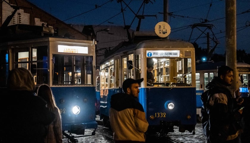 Tramwajem wieczorową porą. Zabytkowe tramwaje ruszają w trasę z zajezdni przy Legnickiej. Sobota, 05.10.2024