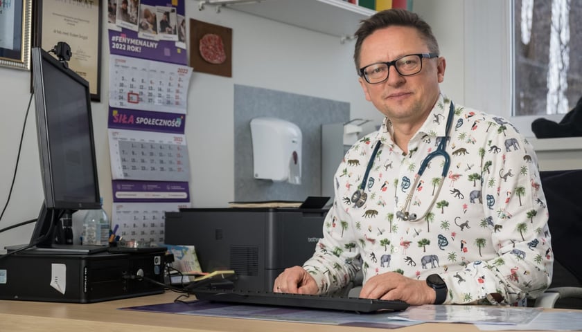 Prof. Robert Śmigiel, genetyk, pediatra, kierownik Kliniki Pediatrii, Endokrynologii, Diabetologii i Chorób Metabolicznych Uniwersyteckiego Szpitala Klinicznego we Wrocławiu