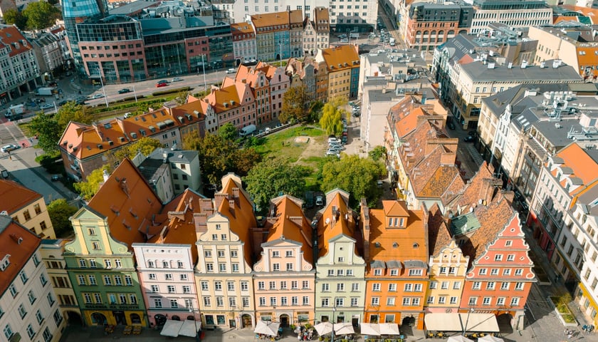 Widok Wrocławia z drona - na zdjęciu m.in. kamienice na pl. Solnym, ulica Psie Budy, ul. Ruska i kino Nowe Horyzonty przy ul. Kazimierza Wielkiego 