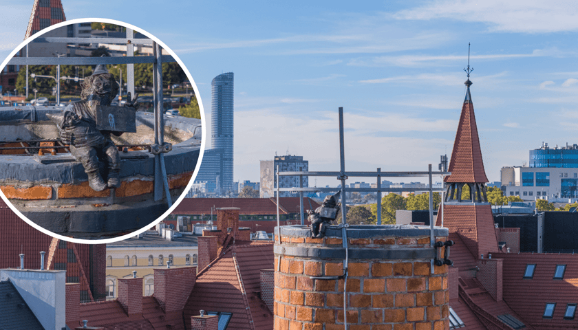 Widok na panoramę Wrocławia i komin na Bulwarze Staromiejskim, na którym są umieszczone krasnale. Na zdjęciu w kółku widać krasnala, który trzyma dziecko - krasnoludka w beciku, na rękach 
