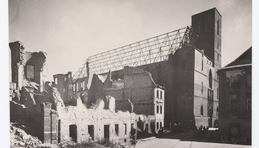 Odbudowa kościoła NMP na Piasku, 1948.