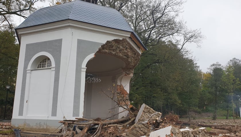 kaplica pw. św. Onufrego w Stroniu Śląskim zniszczona w wyniku powodzi
