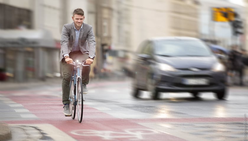 Daniel Chojnacki na rowerze.