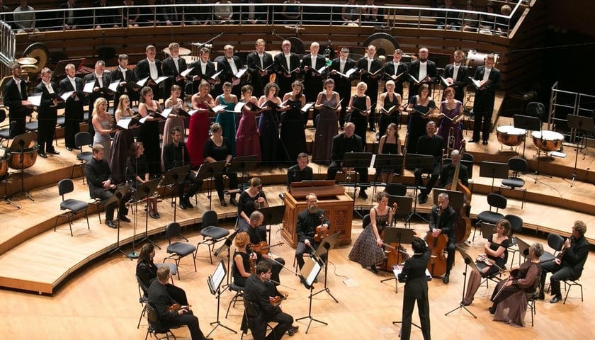 Artyści w trakcie koncertu w Narodowym Forum Muzyki we Wrocławiu.