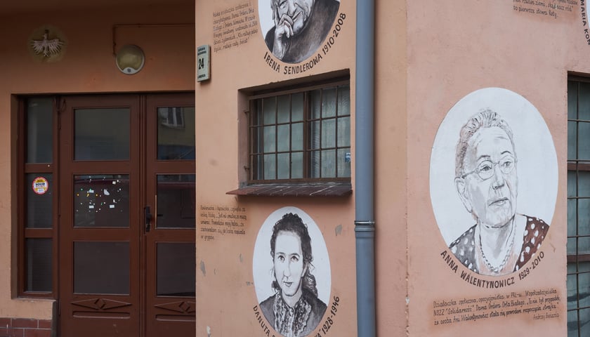Tak obecnie prezentują się niemurale na kolorowych podwórkach we Wrocławiu.