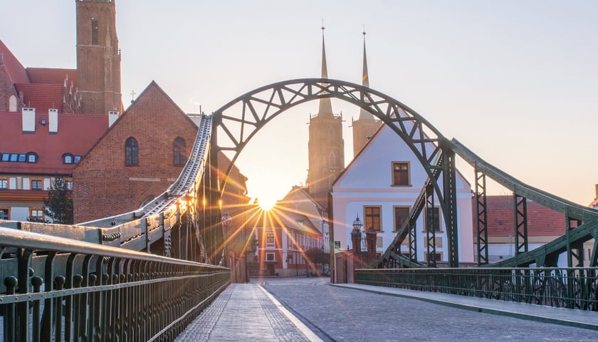 Widok na most Tumski we Wrocławiu.