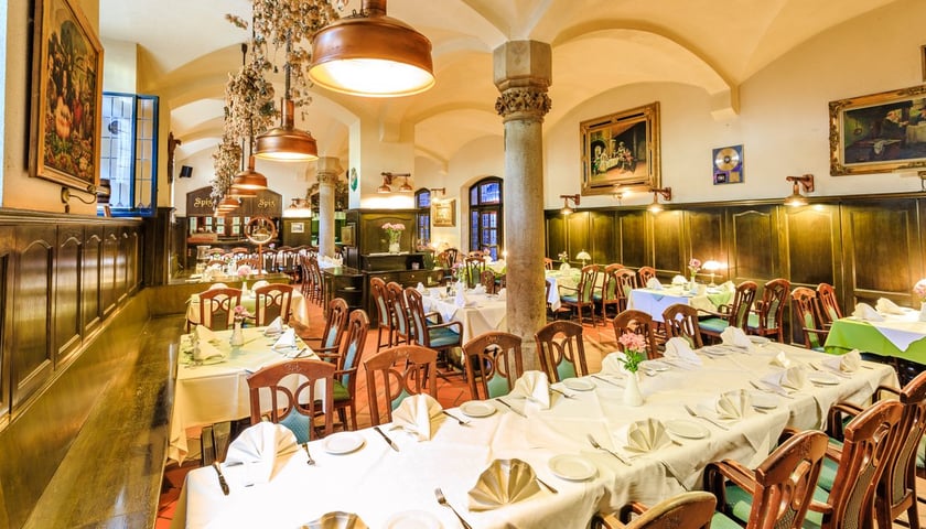 Restauracja Spiż jest jednym z kultowych miejsc, do których przychodzą zarówno mieszkańcy, jak i turyści.