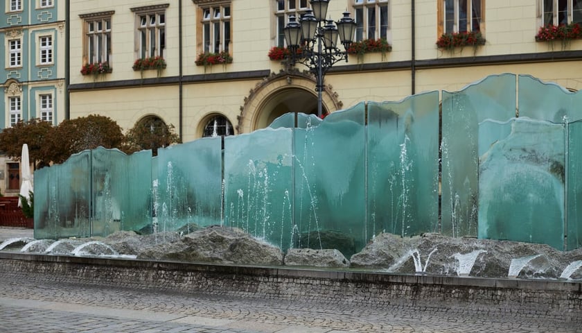 Na zdjęciu fontanna znajdująca się na wrocławskim Rynku.