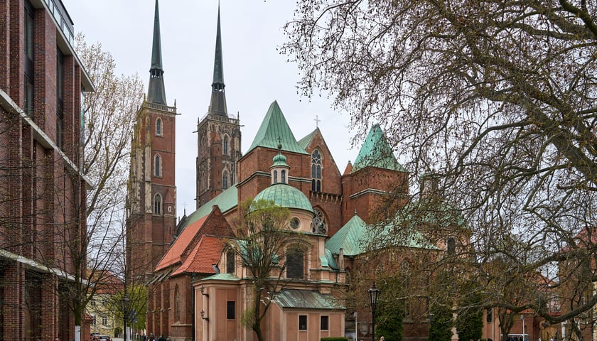 Na zdjęciu widok na wrocławską katedrę.