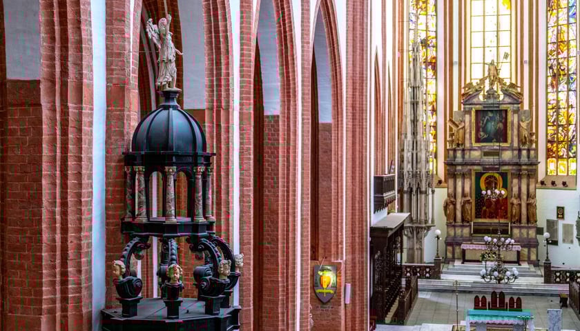 Wnętrze kościoła św. Elżbiety we Wrocławiu.