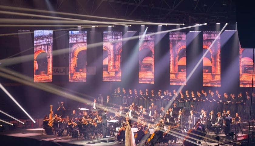 Muzycy na scenie w Hali Orbita, zdjęcie ilustracyjne