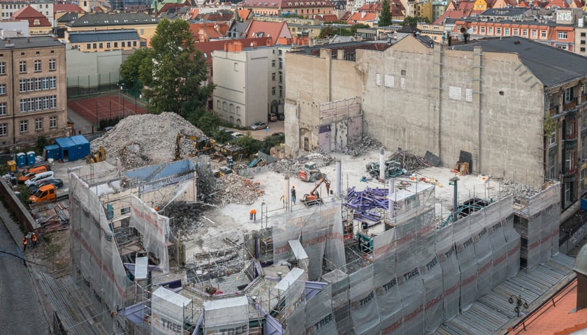 Plac budowy w centrum Wrocławia (zdjęcie ilustracyjne), widok z góry
