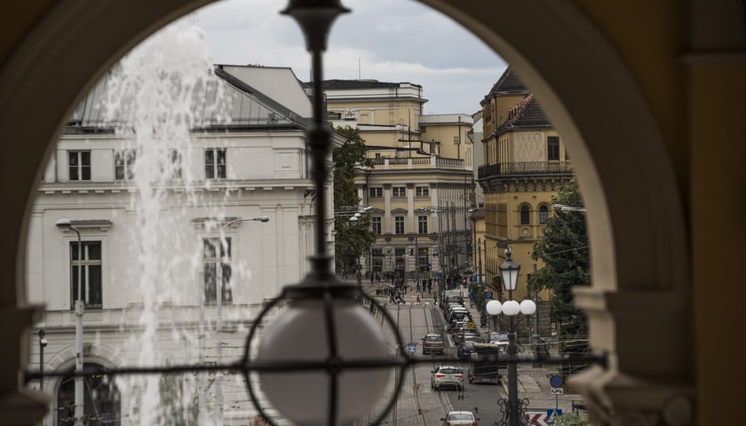 <p>Praca zgłoszona na konkurs na zdjęcie architektury Przedmieścia Świdnickiego i Przedmieścia Oławskiego&nbsp;</p>