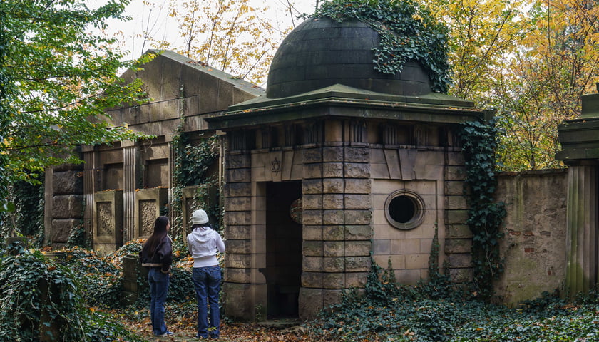 Grobowiec na Nowym Cmentarzu Żydowskim przy ul. Lotniczej we Wrocławiu
