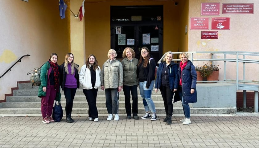 Pracownicy wrocławskiego MOPS pomagają na terenach zalanych