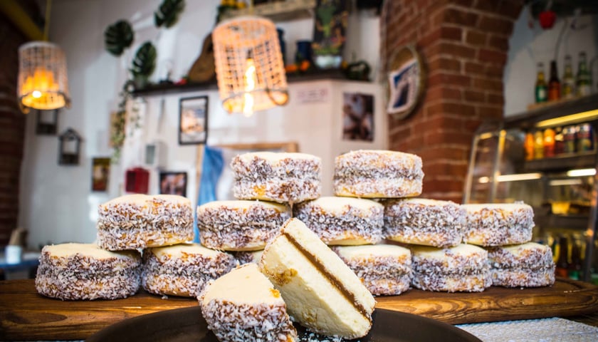 Na zdjęciu popularne argentyńskie ciasteczka alfajores we wrocławskiej restauracji PAMPA empanadas.