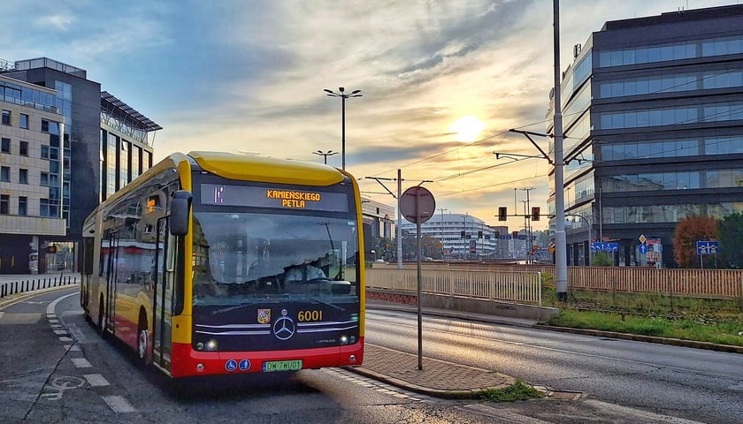 Zdjęcie ilustracyjne: autobus elektryczny