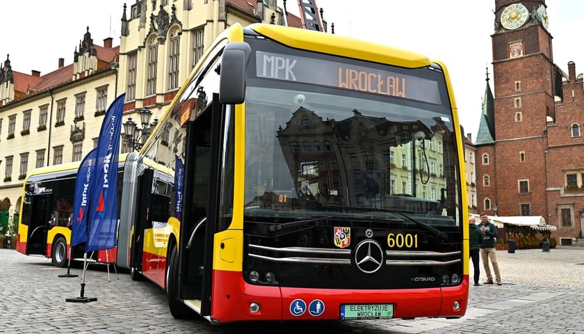 Prezentacja pierwszego autobusu elektrycznego we Wrocławiu. Zdjęcie ilustracyjne
