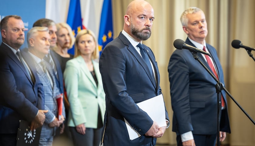 Briefing szefa MSWiA Tomasza Siemoniaka, prezydenta Wrocławia Jacka Sutryka oraz przedstawicieli strony samorządowej.