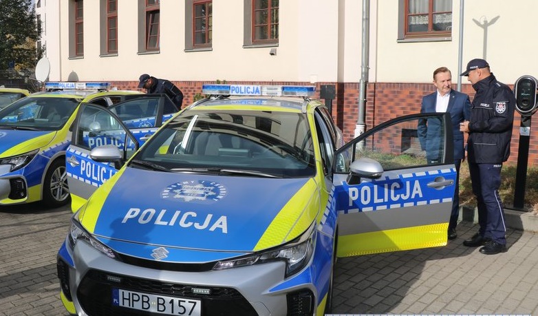 Nowe radiowozy dla policjantów podwrocławskich gmin