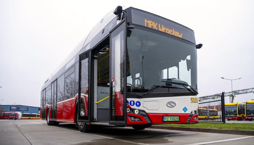 Solaris Urbino 12 hydrogen w zajezdni MPK Obornicka