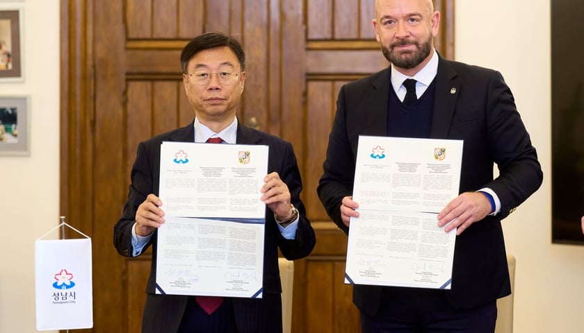 Podpisanie memorandum o porozumieniu ws. przyjaznych stosunków między miastami Seongnam i Wrocławiem. Wrocław, 07.11.2024
