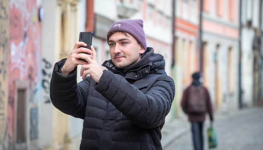 Bartek Kaźmierczak najbardziej lubi fotografować telefonem. 