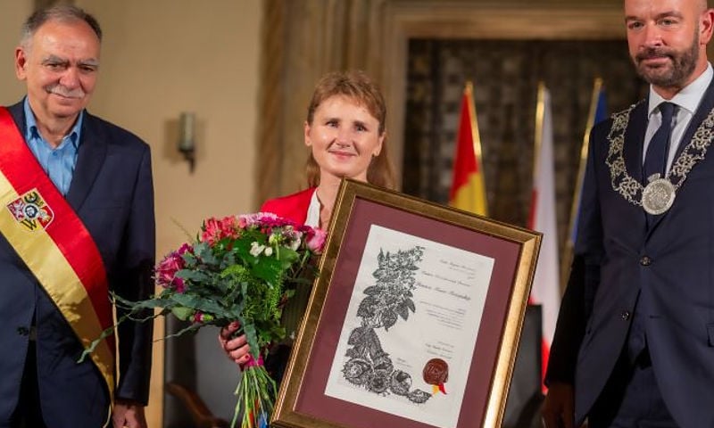 W 2002 r. Renata Mauer-Różańska została wpisana do Księgi Rekordów Guinnessa jako zdobywczyni największej liczby medali olimpijskich w strzelaniu z karabinu w kategorii kobiet,