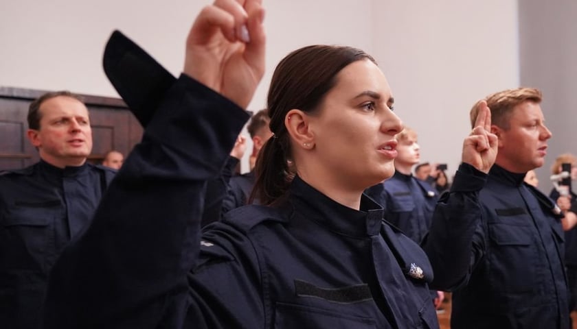 Ślubowanie nowych funkcjonariuszy policji we Wrocławiu