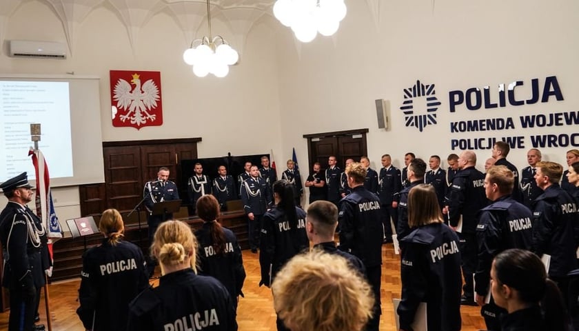 Ślubowanie nowych policjantów we Wrocławiu