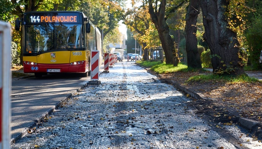 Wymiana nawierzchni na Ołtaszyńskiej - 16 października 2024, zdjęcie ilustracyjne