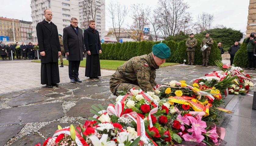Uroczystość pod pomnikiem Martyrologii Profesorów Lwowskich