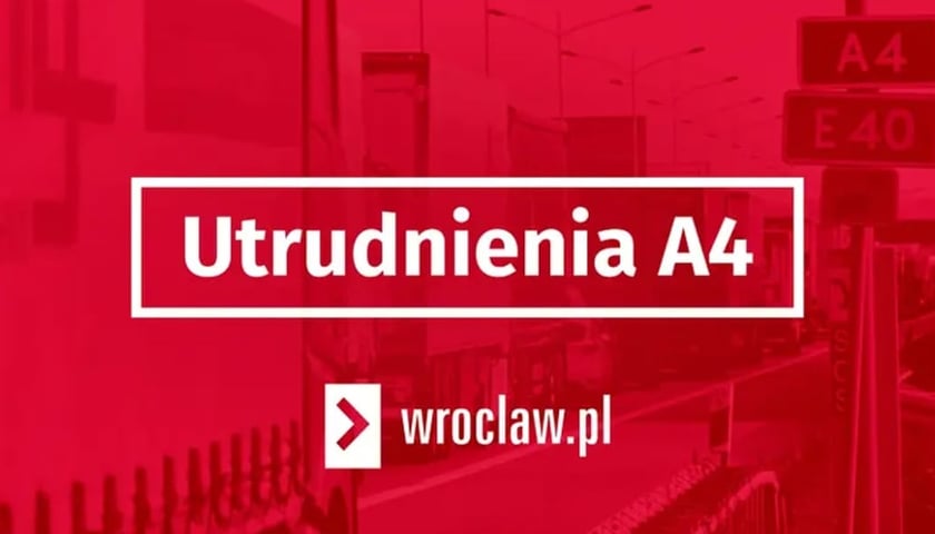 Czerwona plansza z białym napisem "Zablokowana autostrada A4"