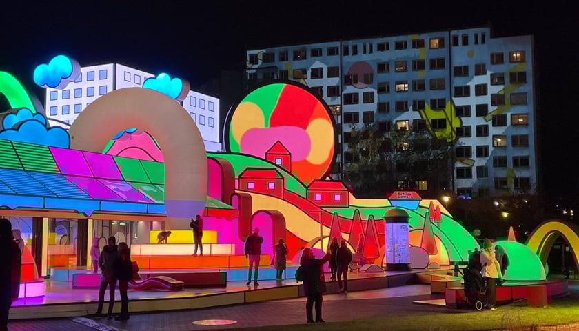 Świetlna instalacja na Gaju 