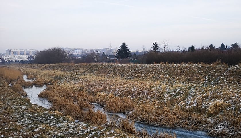 Nowy mostek umożliwi przejazd nad rzeką Ślęzą