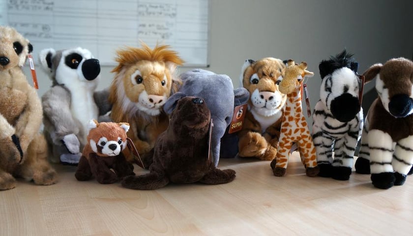 Dla dziecka można kupić zabawki w kształcie zwierząt z wrocławskiego zoo.