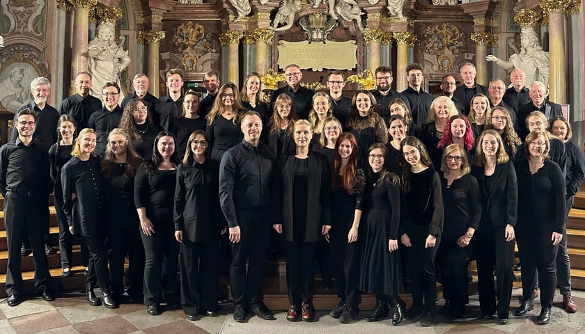 Gospodarz Festiwalu Akademicki Chór Politechniki Wrocławskiej z dyrygentem - Małgorzatą Sapiechą-Muzioł