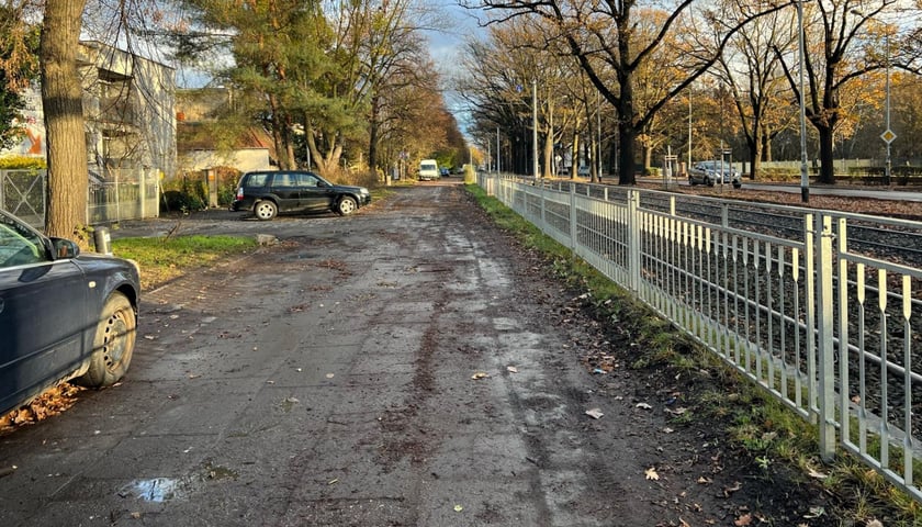 Na zdjęciu ulica Olszewskiego i miejsce przebiegu przyszłej drogi rowerowej 