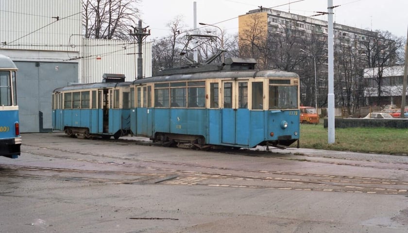 Skład Konstal N #1332 + Konstal ND #3560 na terenie Zajezdni Popowice w dniu 23.3.1992 r., czyli niedługo po wycofaniu z ruchu liniowego
