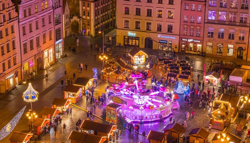 Jarmark Bożonarodzeniowy 2024 na wrocławskim Rynku - zdjęcie z drona