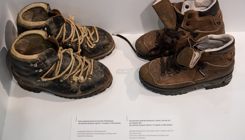 <p>Wystawa Freedom Climbers w Centrum Historii Zajezdnia. Tu zobaczymy artefakty, obejrzymy reportaże i posłuchamy nagrań himalaist&oacute;w związanych z Wrocławiem.</p>