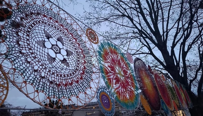 Kolorowe mandale na Gądowie. Mieszkańcy stworzyli wyjątkową instalację