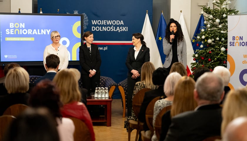 Konferencja prasowa w sprawie bonu senioralnego w Urzędzie Wojewódzkim. Wrocław, 13.12.2024