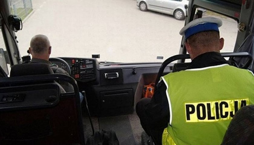 Podczas ferii zimowych policja będzie kontrolować stan techniczny autobusów
